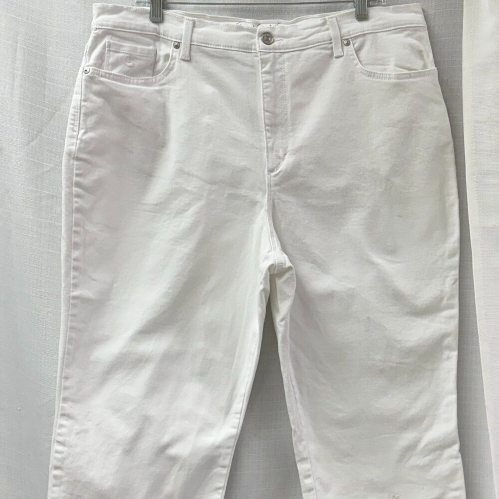 NWOT Gloria Vanderbilt Amanda Slimming Effect White Capri Women - 18